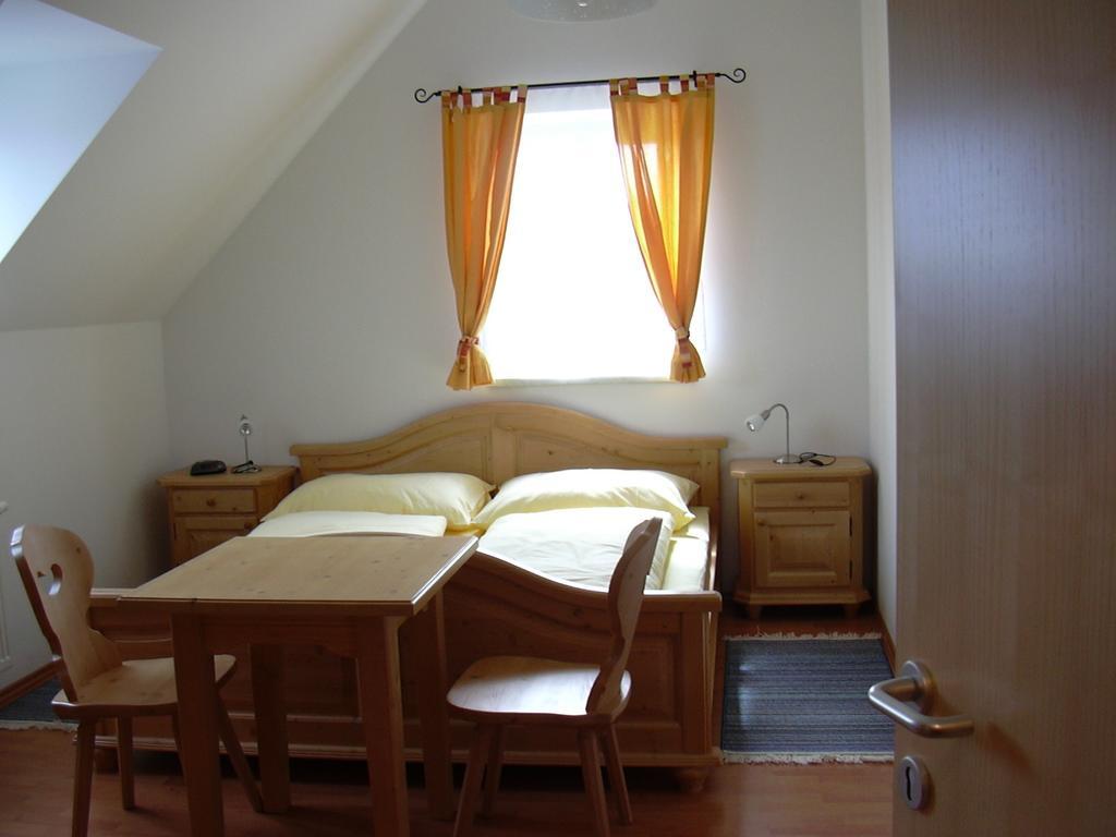Weingut Gaestezimmer Gruber エーレンハウゼン 部屋 写真