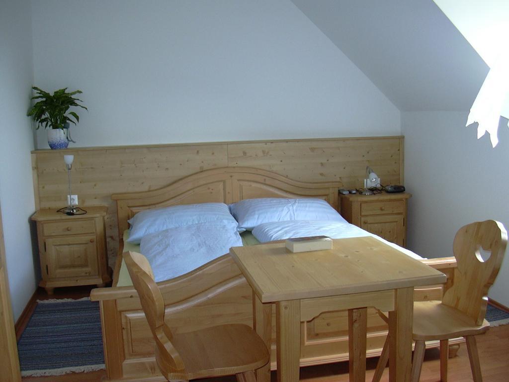 Weingut Gaestezimmer Gruber エーレンハウゼン 部屋 写真